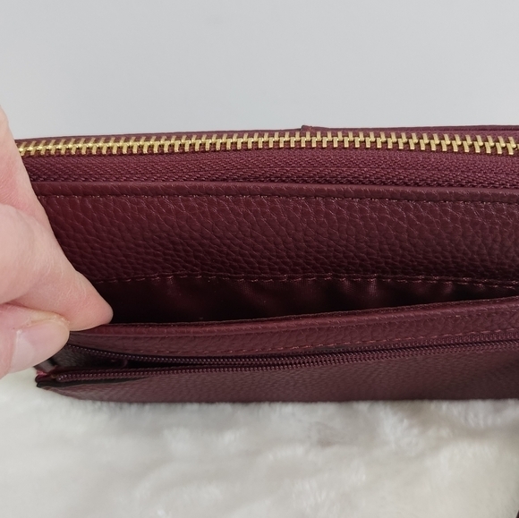 Liz Claiborne Erica Zip Around Faux Leather Gold Dark Wine Wristlet Wallet - Picture 8 of 16